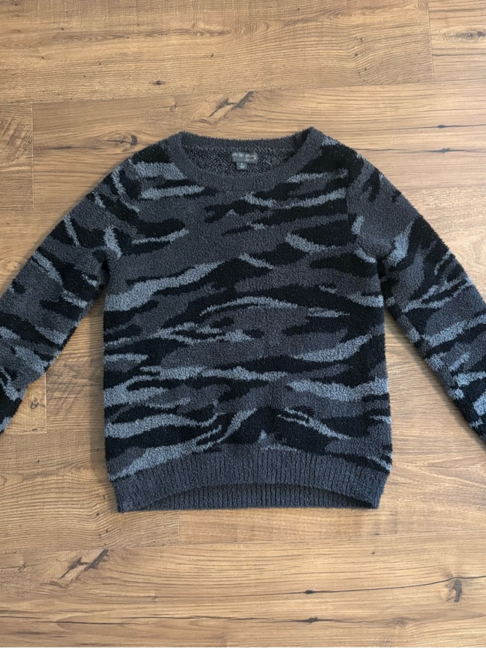 Barefoot Dreams Black & Gray Patterned Crewneck